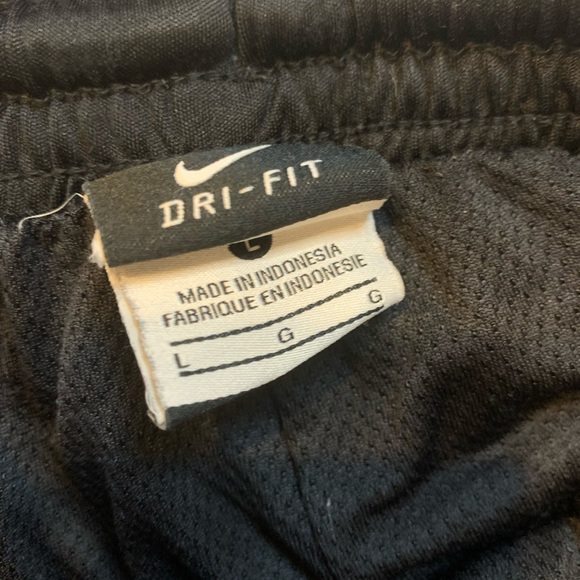 Nike Dri-Fit Shorts (boys large) - Picture 3 of 3